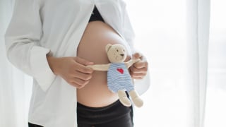 Phụ nữ trên 40 tuổi có nên sinh con?