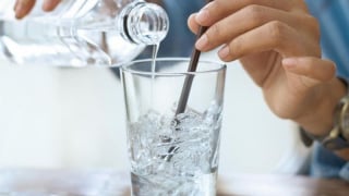 Thận “kêu cứu” vì thói quen này của dân văn phòng