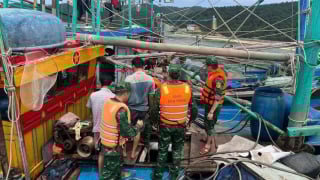 Quảng Ninh: Cứu nạn thành công 4 ngư dân gặp nạn trên biển Cô Tô