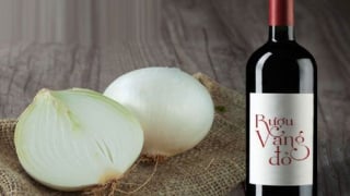 Bài thuốc hành tây ngâm rượu vang