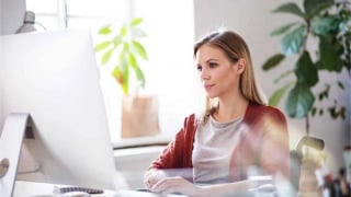 Điểm mặt các yếu tố gây lão hoá da nơi công sở