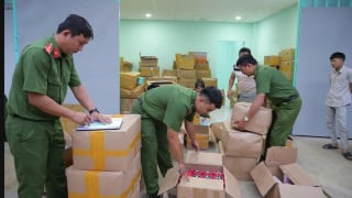 Tây Ninh: Cảnh sát triệt phá đường dây làm 12 tấn kem trộn, mỹ phẩm giả