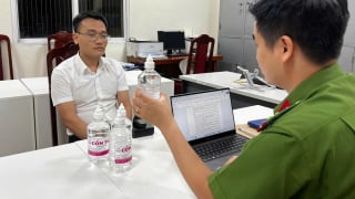 Hà Nội: Phó Chủ tịch UBND thị trấn Chúc Sơn bị bắt vì làm giả cồn y tế