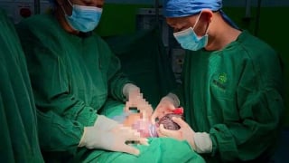 Quảng Nam: Bé gái chào đời an toàn dù dây rốn quấn cổ 4 vòng