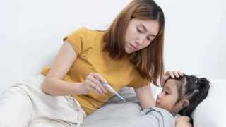 5 sai lầm ba mẹ hay mắc khiến trẻ bị sởi nguy kịch trong mùa hè