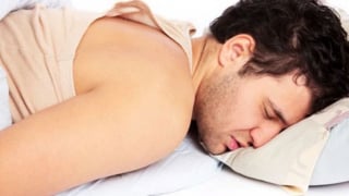 Vì sao nam giới có thể bị xoắn tinh hoàn?