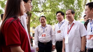 Bộ trưởng Bộ GDĐT động viên thí sinh, cán bộ làm công tác thi tốt nghiệp THPT 2025