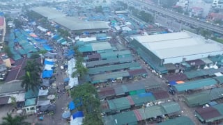 1 tháng sau khi dầu ăn giả bị phanh phui, tiểu thương rục rịch thu hồi, nhiều nơi vẫn bán