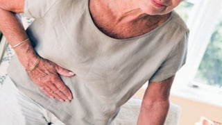 Tiểu không tự chủ: Nỗi khổ thầm lặng của người cao tuổi