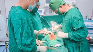 Phú Thọ: TTYT Hạ Hoà phẫu thuật thành công khối U xơ tử cung kích thước lớn hiếm gặp