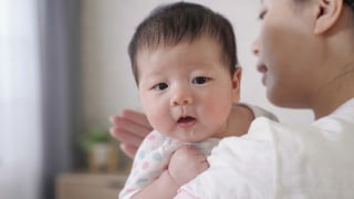Mẹo giúp bé sơ sinh hết nghẹt mũi tại nhà