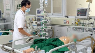 Bệnh nhân nam bị nhiễm khuẩn nặng sau khi tiêm thuốc giảm đau tại một phòng khám tư nhân