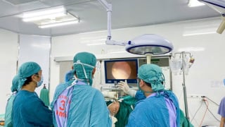 Phú Thọ: TTYT khu vực Cẩm Khê thoát khỏi tình trạng đau vai dai dẳng nhờ phẫu thuật nội soi khâu chóp xoáy