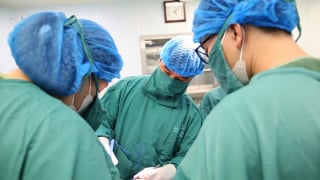 Phú Thọ: Giám đốc Bệnh viện sản Nhi Phạm Thái Hạ trực tiếp phẫu thuật cứu sống sản phụ mang thai mắc rau tiền đạo trung tâm