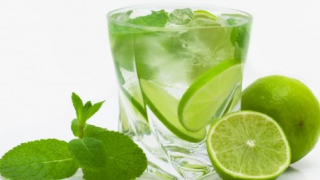 Cách làm trắng răng bằng quả chanh