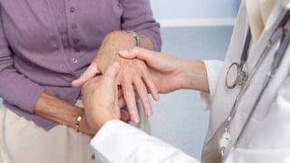 Cách chữa chứng tê tay chân bằng thực phẩm