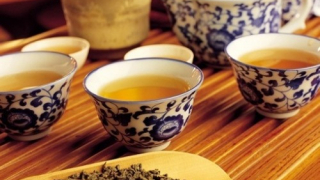 Sau sinh uống nước lá vối được không?