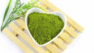 Cách chăm sóc da tại nhà bằng bột trà xanh và cà chua