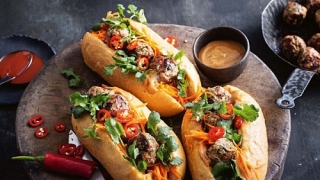 Người bị gout ăn bánh mì được không