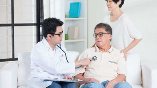 Những lưu ý đặc biệt khi sơ cứu bệnh cho người cao tuổi