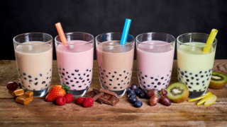 Người phụ nữ không mở nổi miệng, mặt biến dạng vì loại đồ uống nhiều người nghiện