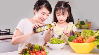 Có nên cho trẻ ăn rau xanh mỗi ngày không?