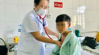 Con suy thận cấp vì cha mẹ nhờ thầy cúng chữa bệnh