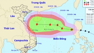 Bão số 8 hướng vào miền Trung và liên tục tăng cấp