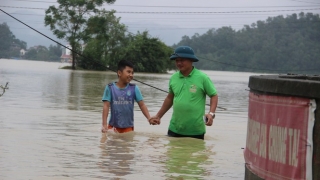    Hàng trăm hộ dân ở Nghệ An bị cô lập do nước sông Lam dâng cao