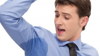 Bác sĩ chỉ ra các quan điểm sai lầm về hôi nách