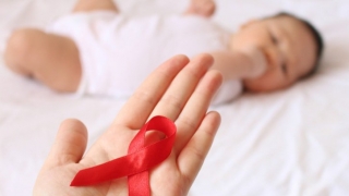 Trẻ nhiễm HIV cần chăm sóc như thế nào?