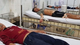 Cứu 4 người bị ngạt khí hầm cá ở Phú Quốc