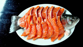 Cá hồi Sa Pa giảm giá sâu, còn 110.000 đồng/kg