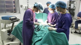 Suýt mang họa sau khi cắt bao quy đầu tại phòng khám tư nhân