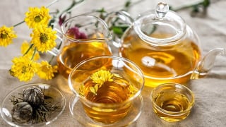 Uống nhiều trà hoa cúc có tốt không?