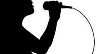 Bị điện giật tử vong khi hát karaoke một mình
