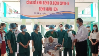 Ca mắc Covid-19 nặng nhất Việt Nam khỏi bệnh sau 9 lần xét nghiệm âm tính