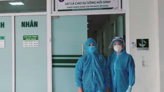 Bệnh nhân COVID-19 nguy kịch thứ 21 và 22 xuất viện