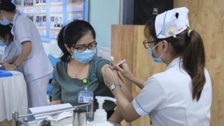 Người tiêm đủ 2 mũi vaccine COVID-19 về từ TP.HCM cách ly như thế nào?