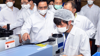 Thủ tướng Chính phủ yêu cầu tăng cường tiêm chủng, kiểm soát biến chủng mới Omicron