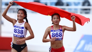 Nguyễn Thị Oanh giành huy chương vàng ở nội dung chạy 1.500m tại SEA Games 31