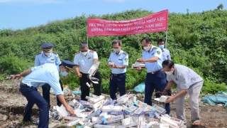 Tiền Giang tiêu hủy trên 10.000 bao thuốc lá điếu nhập lậu