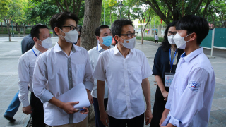 Phó Thủ tướng Vũ Đức Đam động viên các thí sinh thi tốt nghiệp THPT, phụ huynh thí sinh