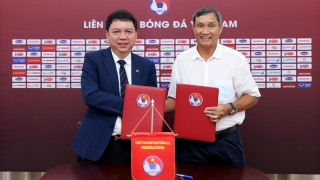 Liên đoàn Bóng đá Việt Nam gia hạn hợp đồng với HLV Mai Đức Chung