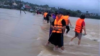 Nghệ An: Trên đường đi khám bệnh về 2 vợ chồng ở huyện Nghi Lộc bị nước lũ cuốn trôi, mất tích