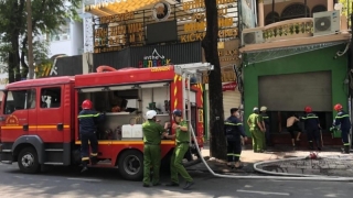 TP. HCM: Hai Đại úy giải cứu thành công người mắc kẹt trong nhà đang cháy