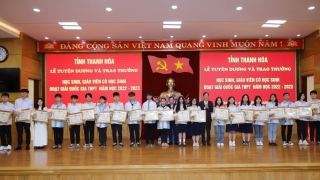 Thanh Hóa: Học sinh và giáo viên có học sinh đoạt giải quốc gia THPT năm học 2022-2023 được trao thưởng, tuyên dương