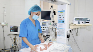 Bắc Giang phẫu thuật cấp cứu thành công sản phụ bị rau tiền đạo trung tâm, rau cài răng lược xuyên bàng quang 'mẹ tròn con vuông' an toàn