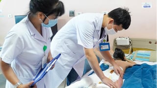 Các y bác sĩ nỗ lực giữ lại chân cho bệnh nhi 8 tuổi bị chấn thương do tai nạn giao thông