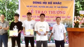 Hải Phòng: Dòng họ Đỗ Khắc xã Mỹ Đức, huyện An Lão tổ chức lễ trao thưởng các học sinh, sinh viên đạt thành tích cao năm học 2022- 2023